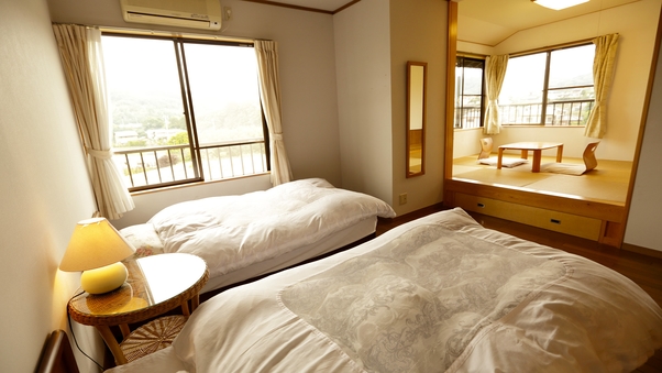 ベッドルーム+和室【清流を望む2階角部屋】